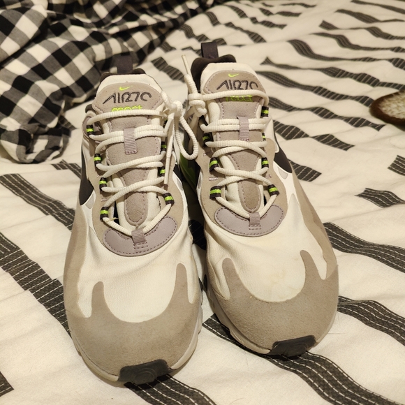 Nike Air Max React 270 - Picture 2 of 11